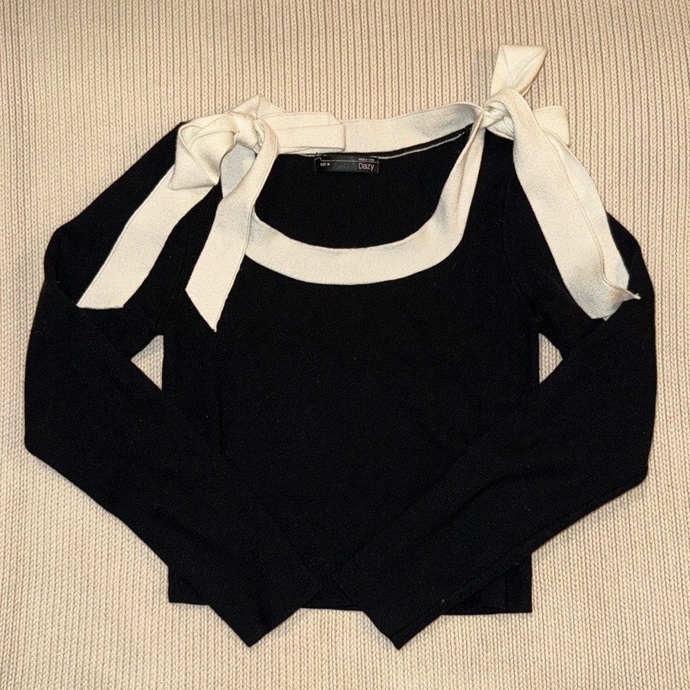 Dazy Black Sweater With White Bows